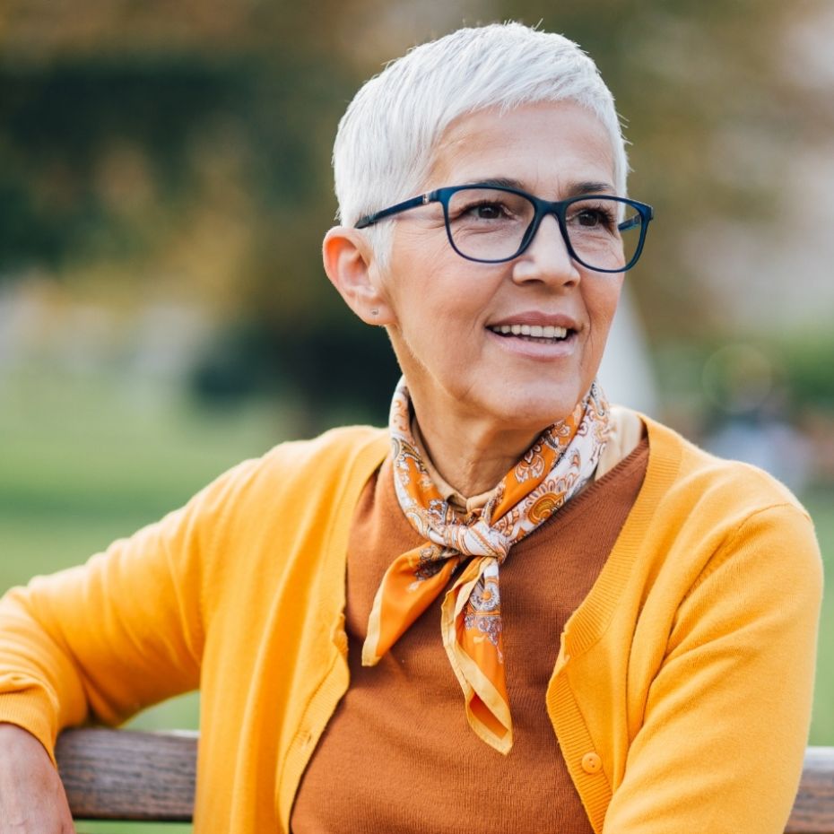Frau im Gleitsichtalter